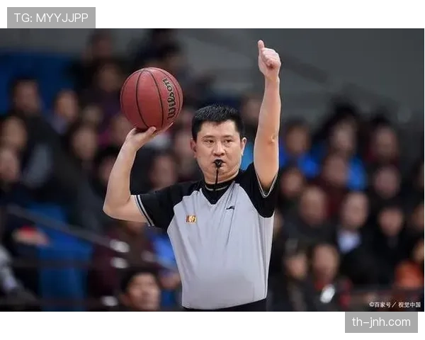 全面解读篮球比赛中球出界判定规则的核心定义与执行标准